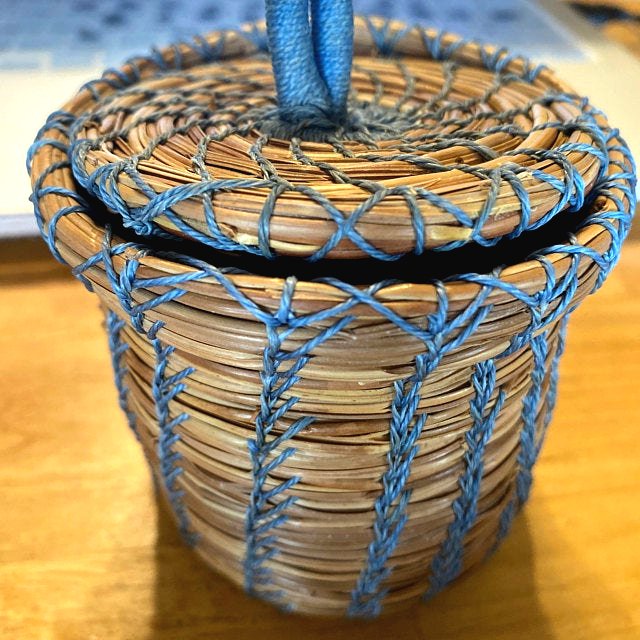 Необычная посуда из сосновых иголок - фото 6