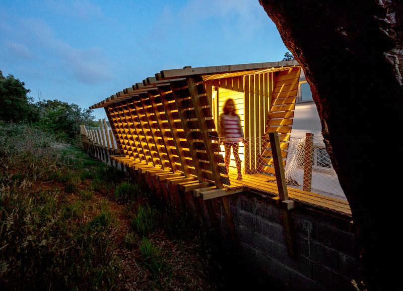 Дом для детей построенный на стене - фото 15