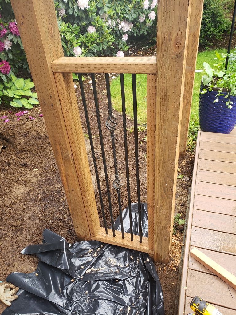 Арка из дерева с двойными качелями - фото 47