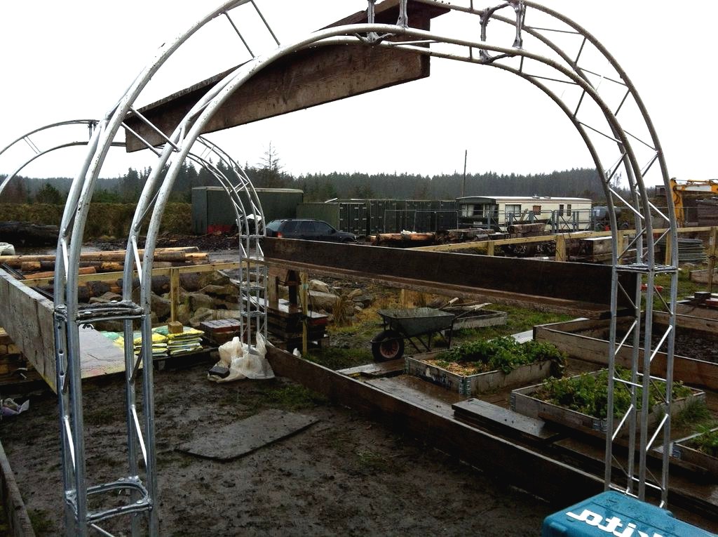 Оригинальный парник из алюминиевых стоек - фото 7