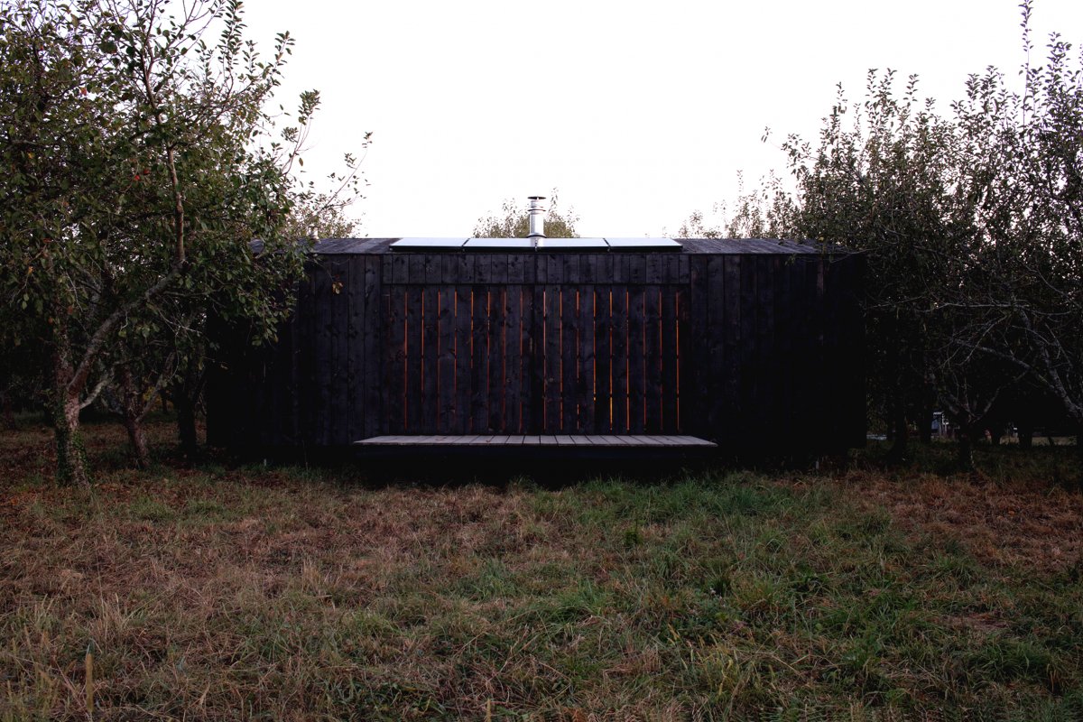 Небольшой одноэтажный дом в 22 кв м из дерева - фото 11