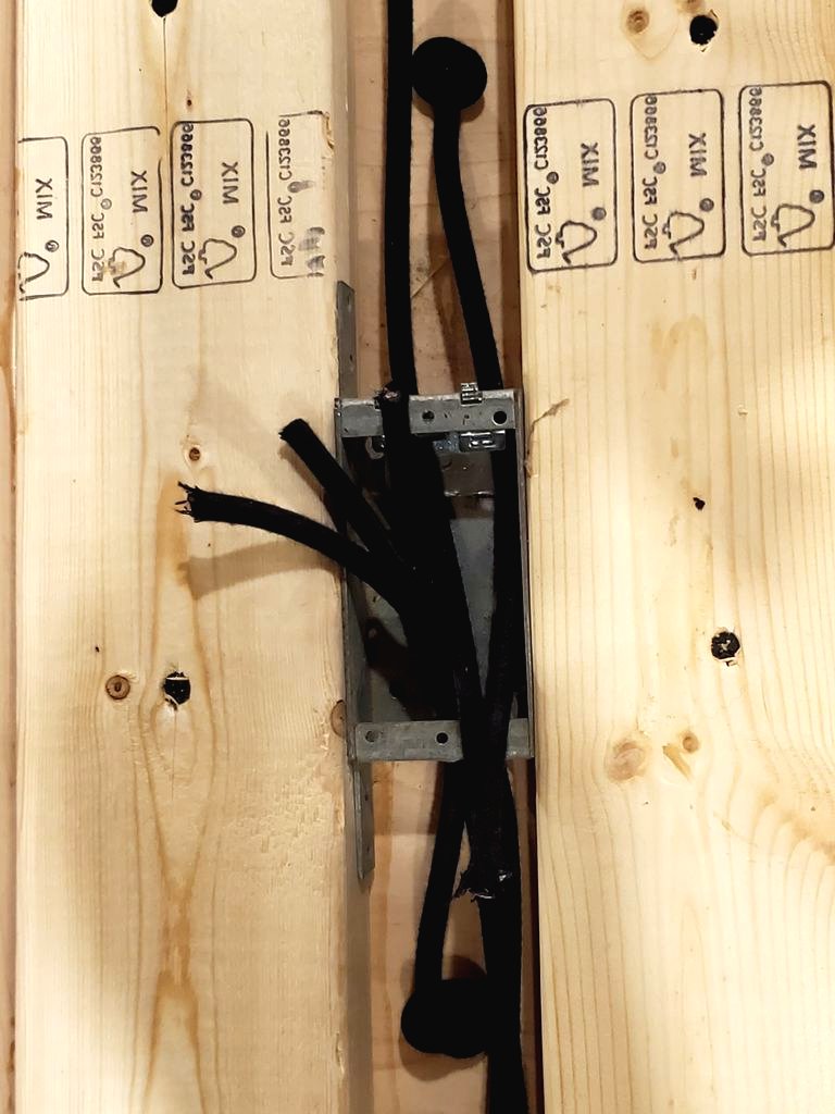 Лампа из винных бутылок - фото 15