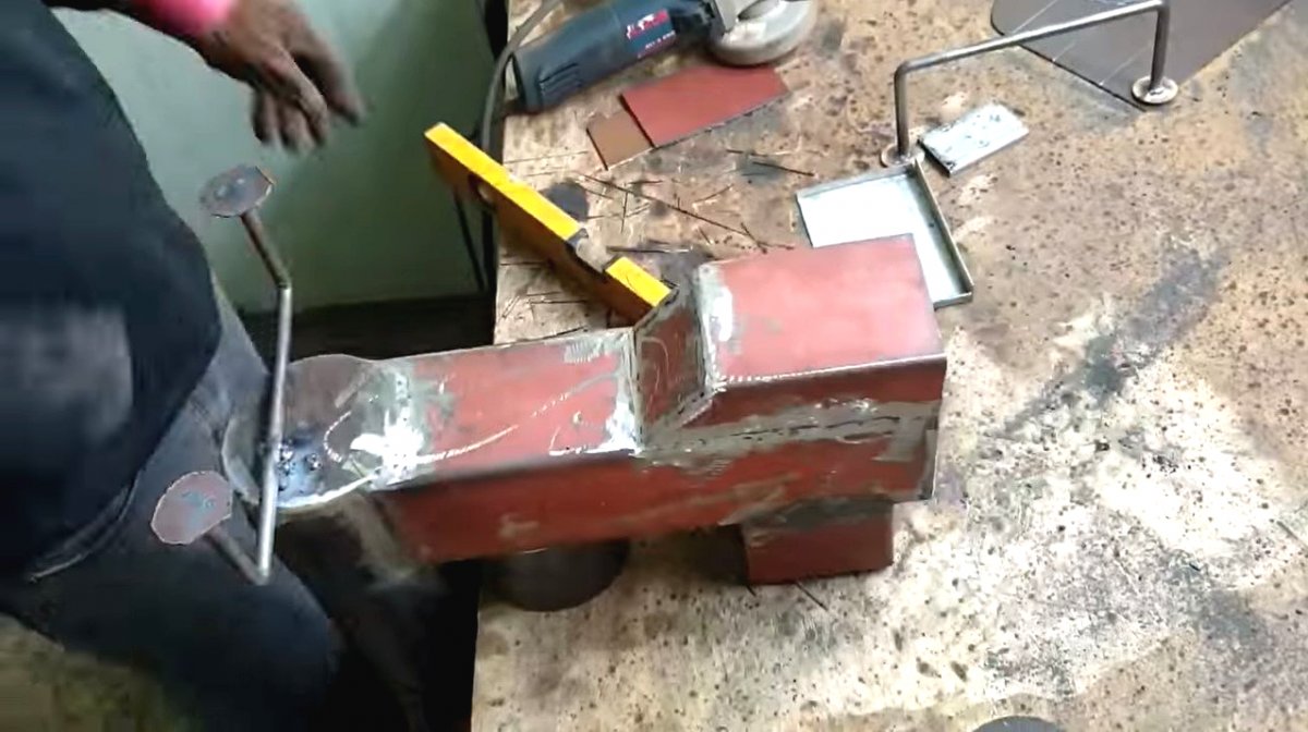 Небольшая печь с конфоркой и варочной плоскостью - фото 11