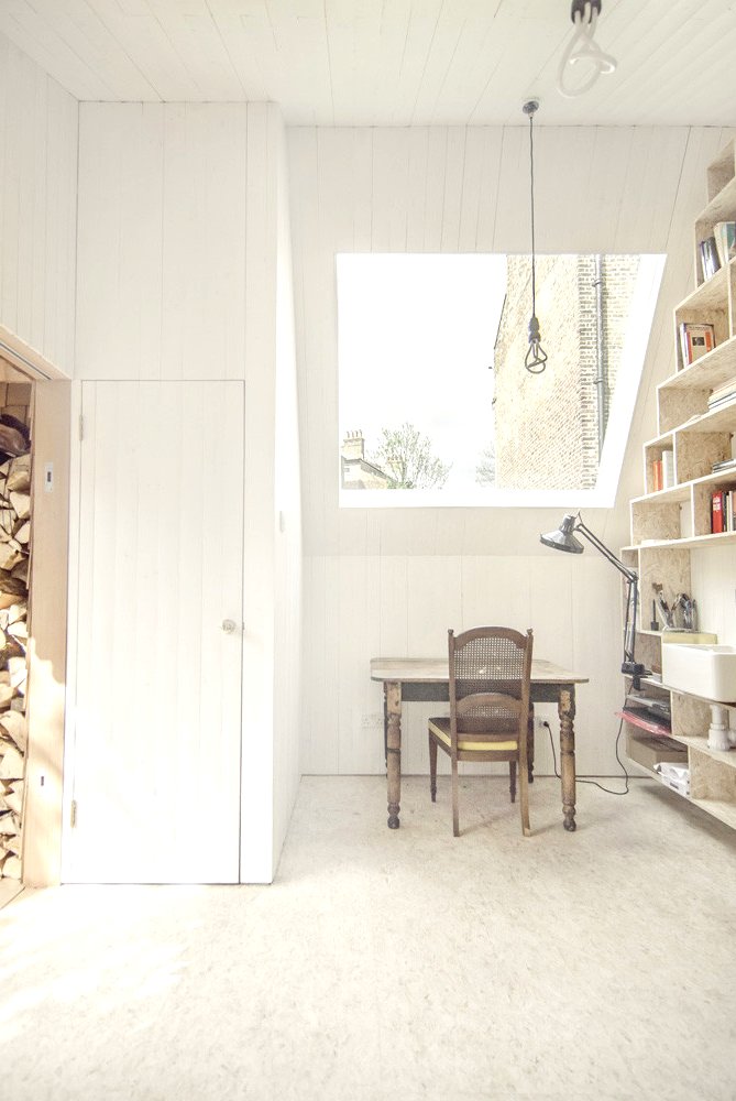 Небольшой домик из дерева для дачи - фото 8