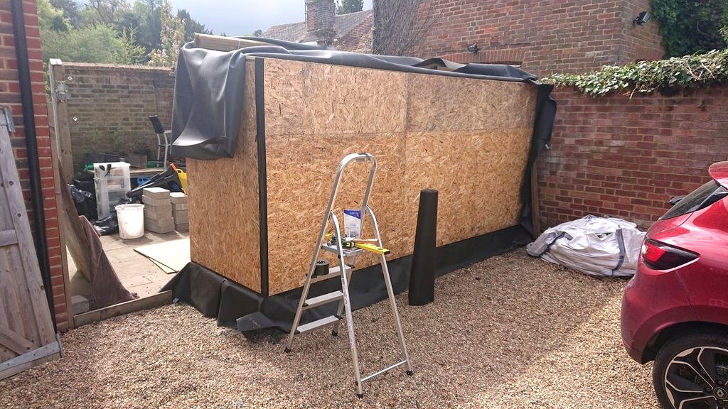 Современный сарай из дерева - фото 10