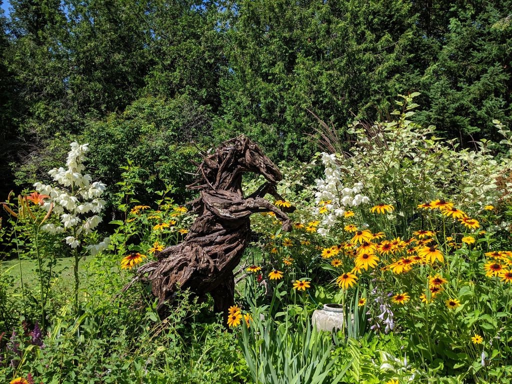 Скульптура лошади из коряг - фото 17