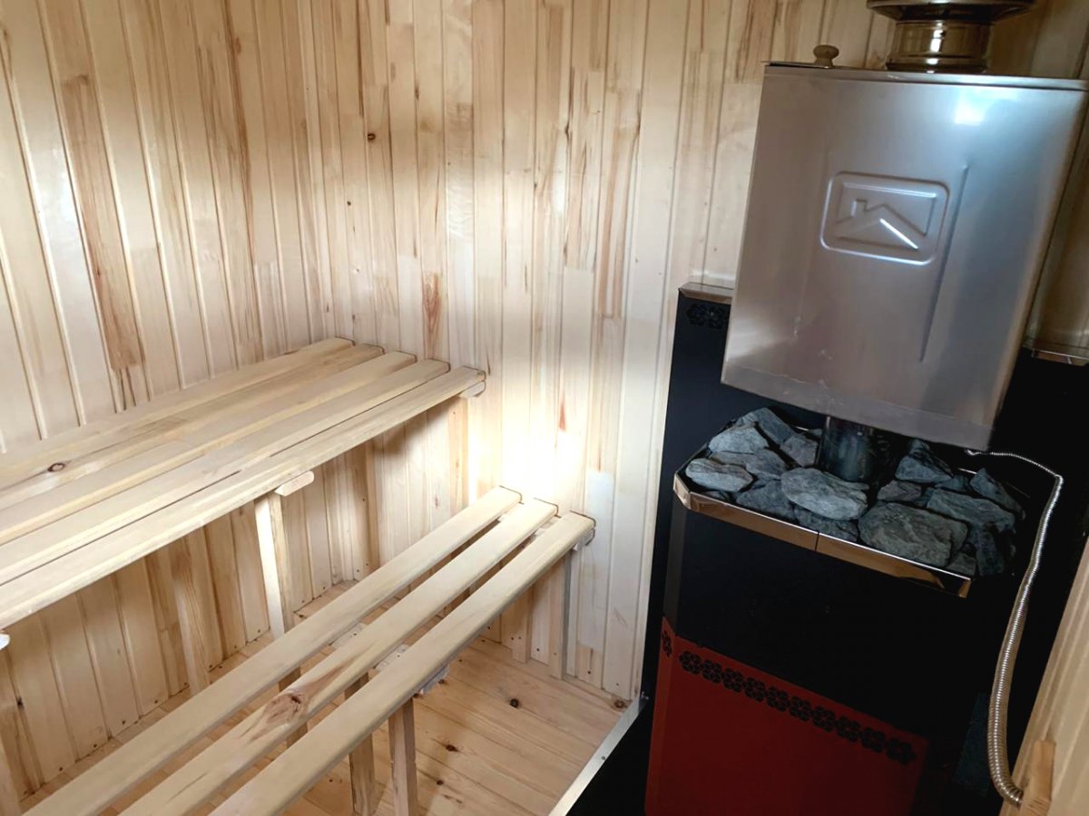 Оригинальная мини баня для дачи - фото 2