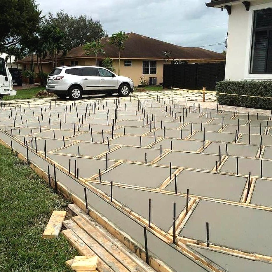 Садовая дорожка из бетона квадратной формы - фото 4