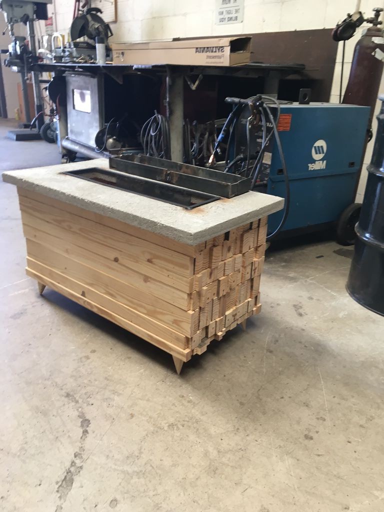 Оригинальный стол с камином в центре - фото 12