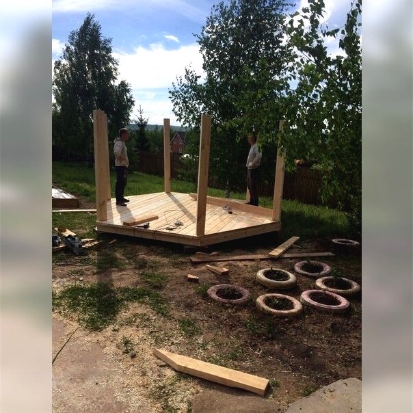 Открытая деревянная беседка для дачи - фото 4