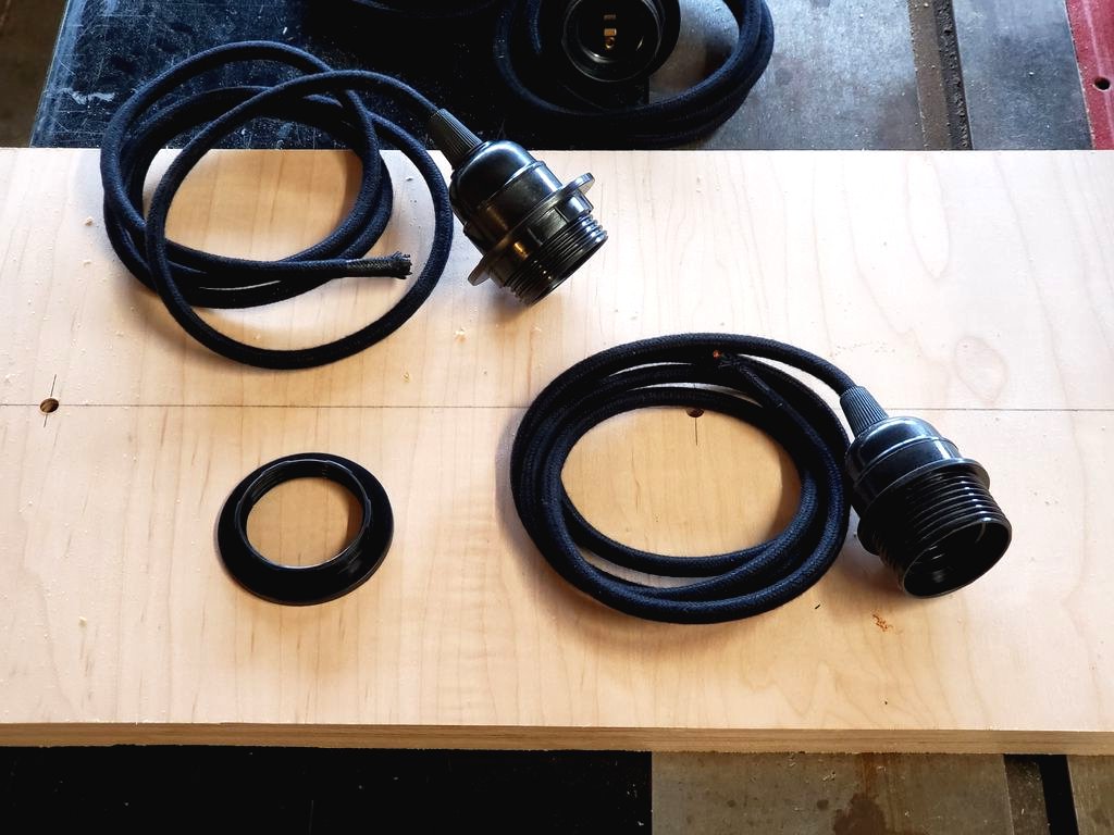 Лампа из винных бутылок - фото 11