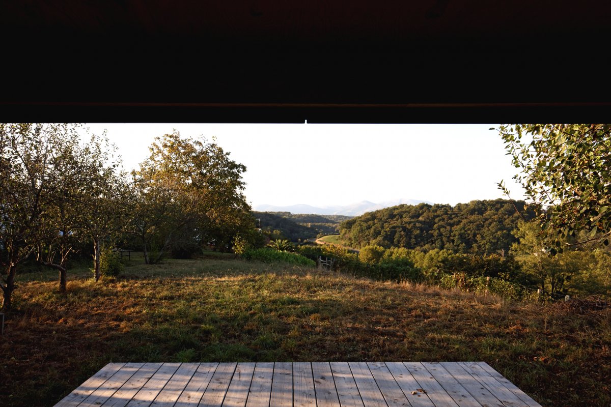 Небольшой одноэтажный дом в 22 кв м из дерева - фото 16