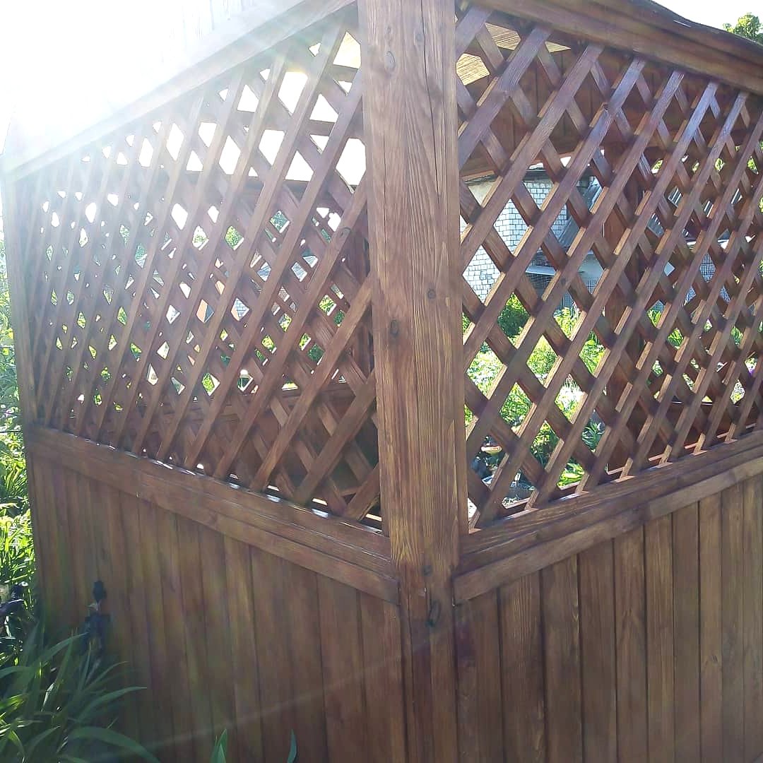 Интересная беседка из дерева - фото 8