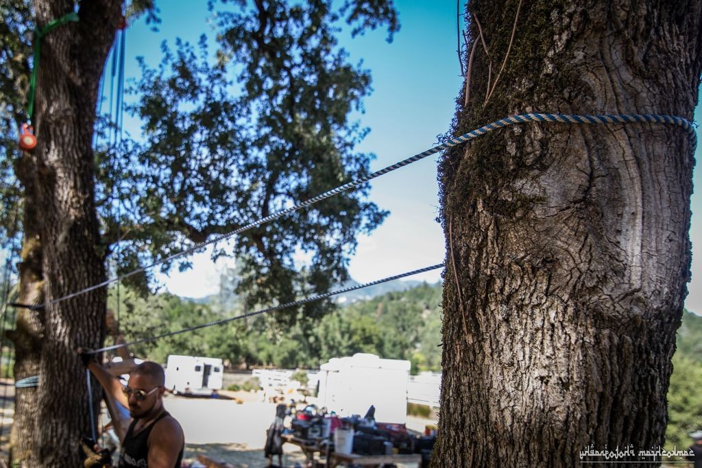 Крепление болтов к дереву для домика на нем - фото 7