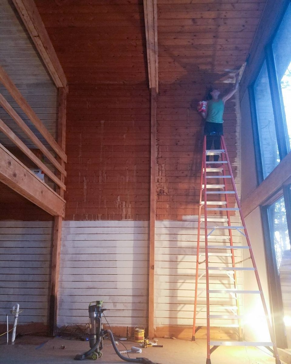 Двухэтажный дом с большими окнами - фото 14