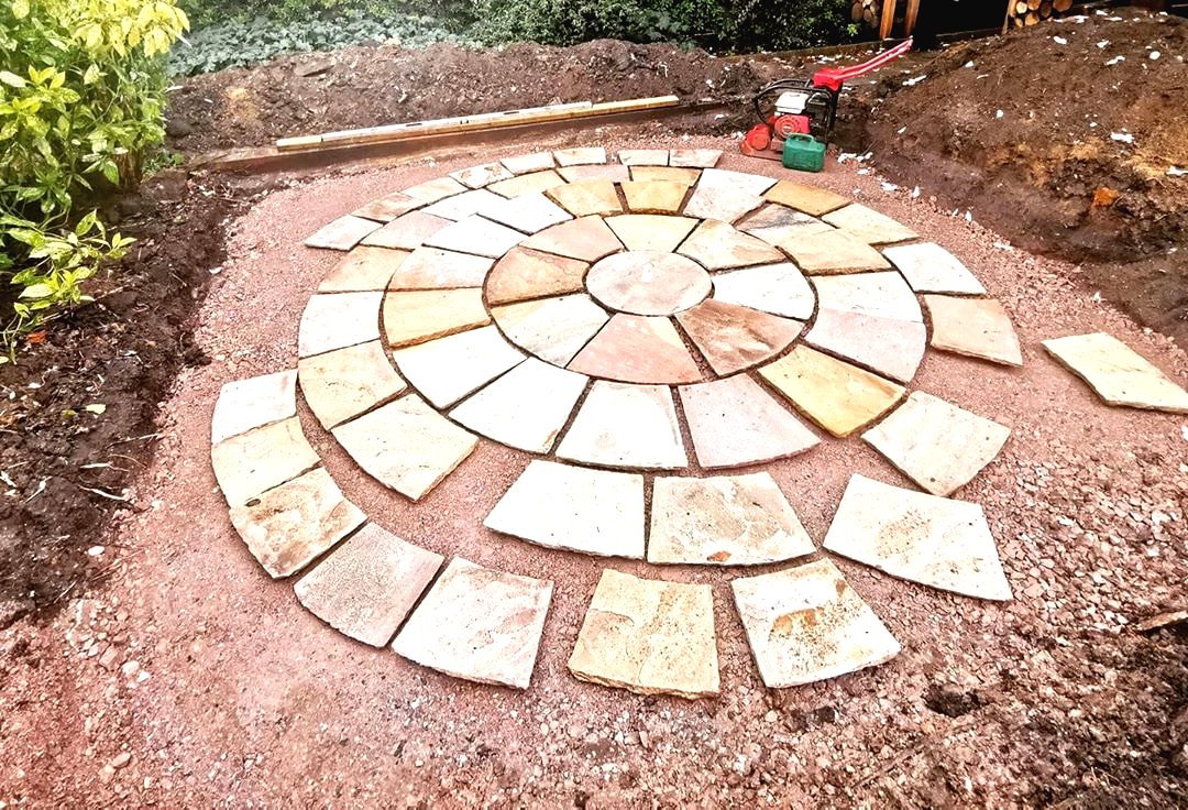 Необычное патио своими руками на даче - фото 6