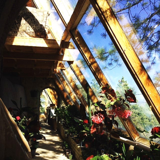 Дом из автопокрышек и стеклянных бутылок - фото 20