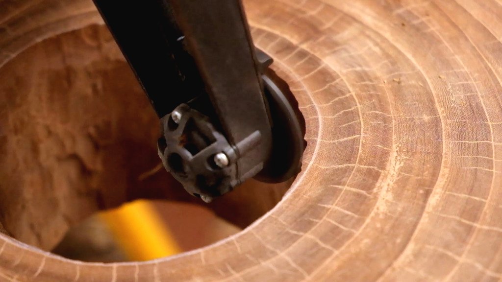 Стол из эпоксидной смолы и дерева своими руками - фото 4