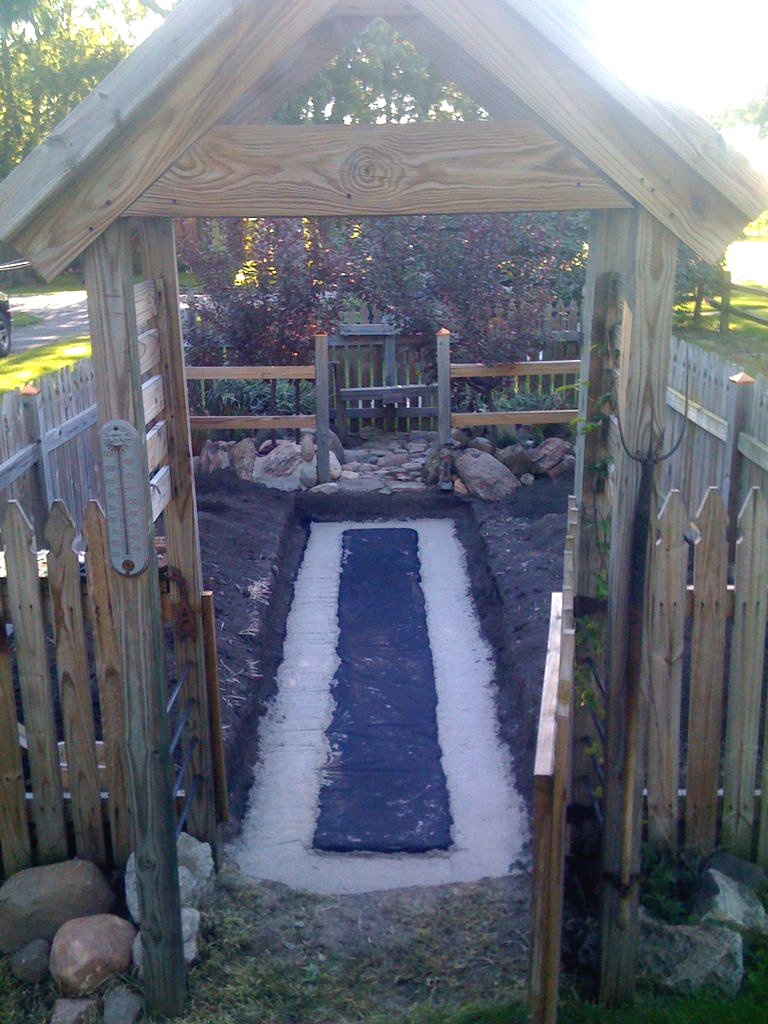 Садовая дорожка из кирпичей - фото 7