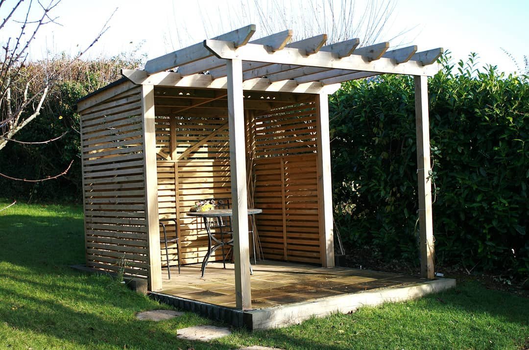 Интересная беседка из дерева - фото 2