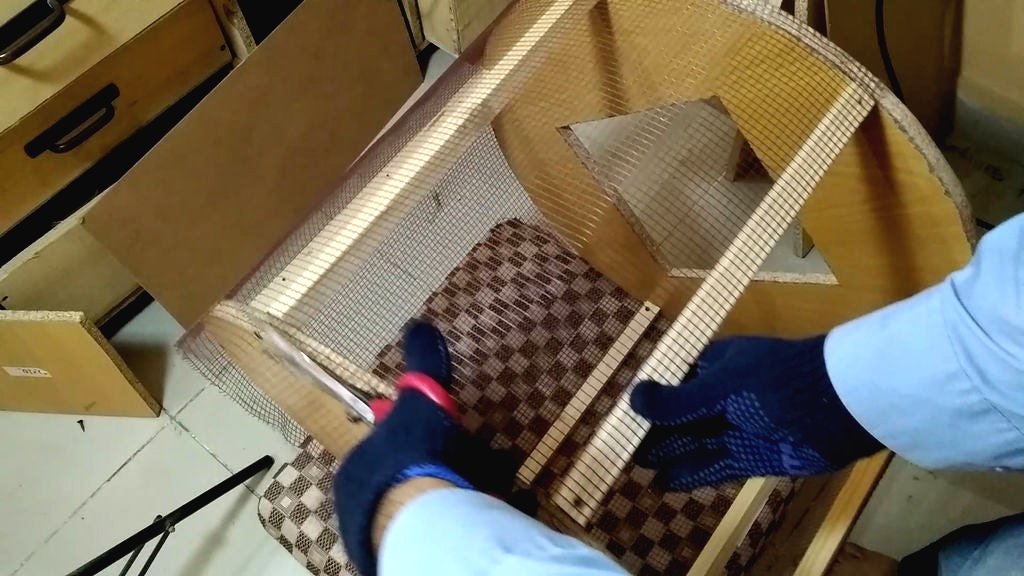 Деревянная клетка из старого стола - фото 11