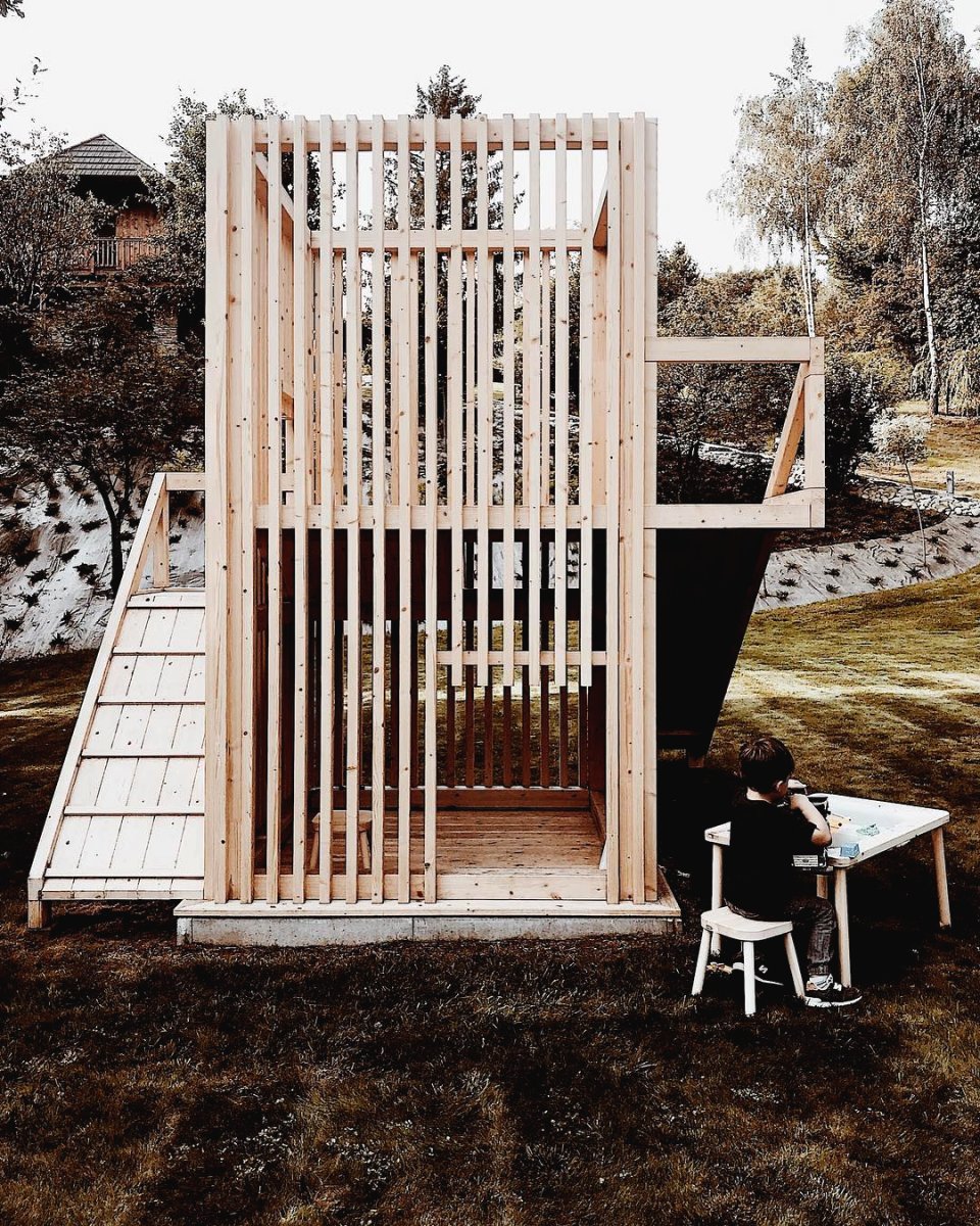 Детский домик с горкой из дерева - фото 2