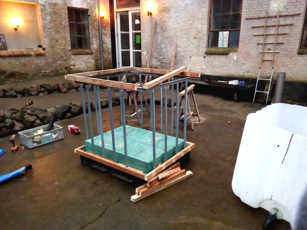 Как из пластикового бака смастерить горячую ванну - фото 19