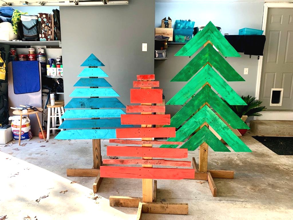 Елки из поддонов - фото 2