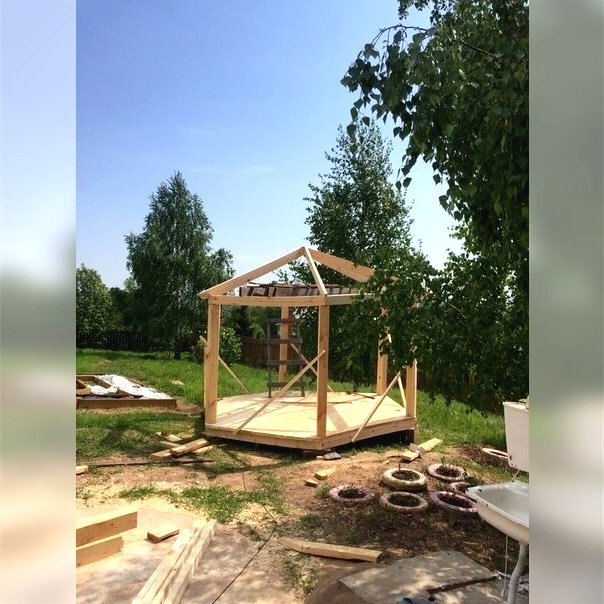 Открытая деревянная беседка для дачи - фото 5