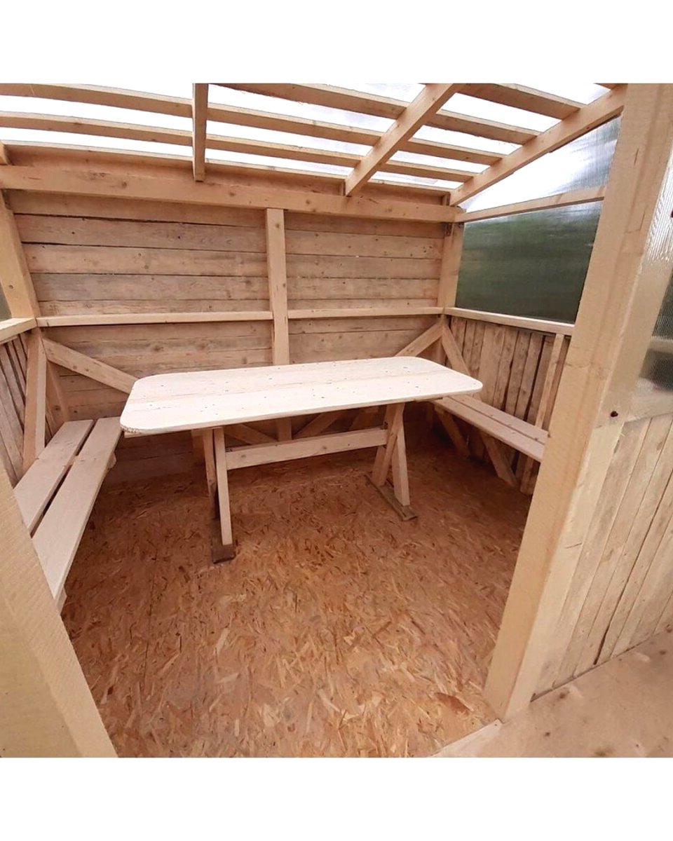 Классная беседка из дерева с прозрачной крышей - фото 6