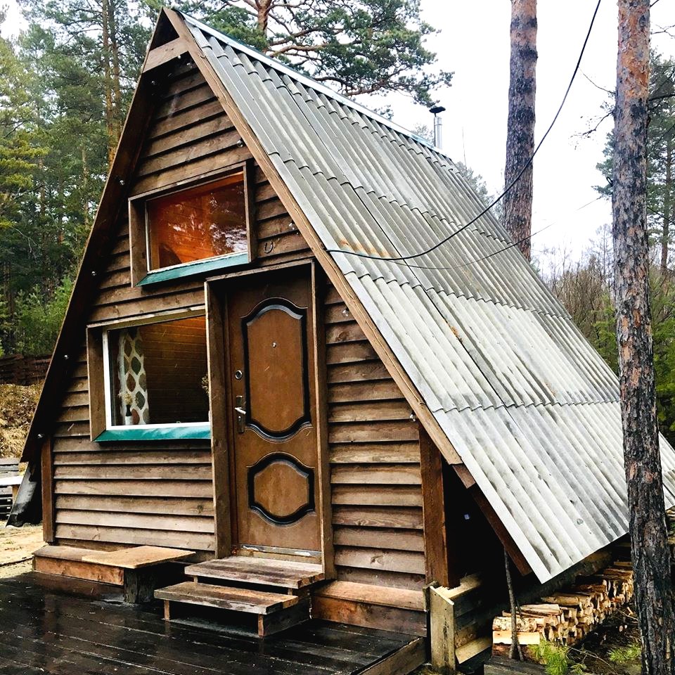 Небольшой домик в лесу 4х4 метра - фото