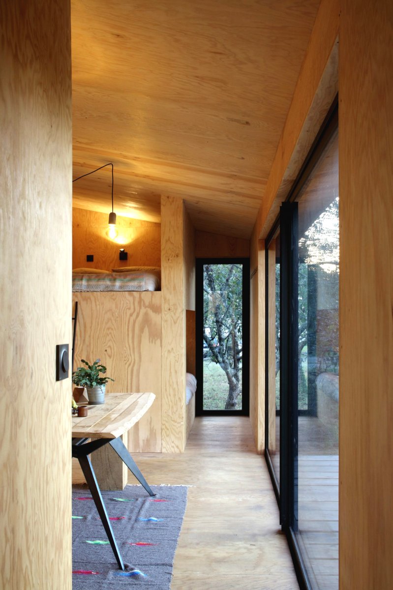 Небольшой одноэтажный дом в 22 кв м из дерева - фото 12