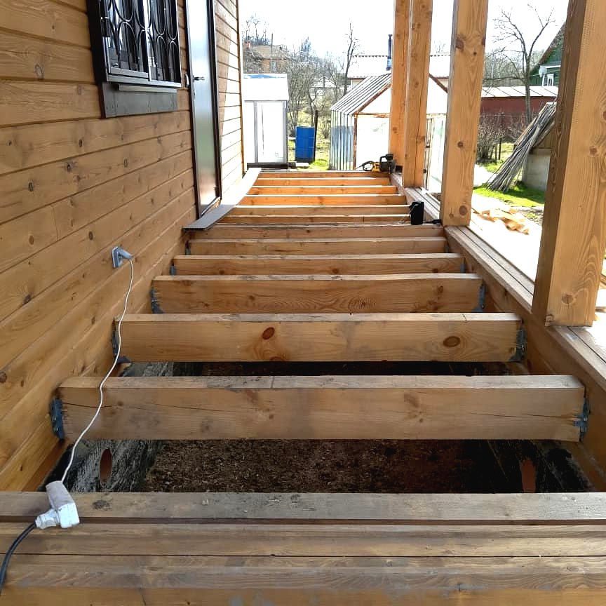 Красивая веранда из дерева - фото 6