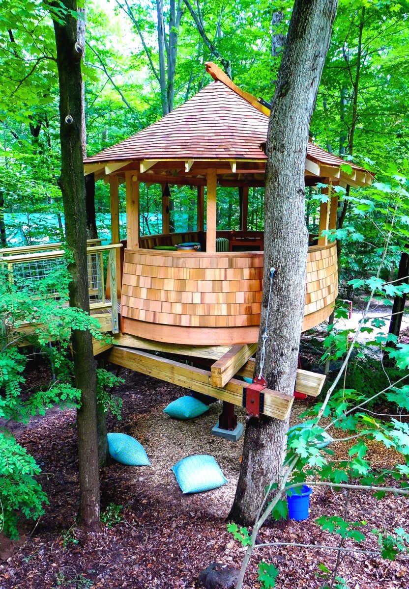 Оригинальная беседка на дереве - фото 3