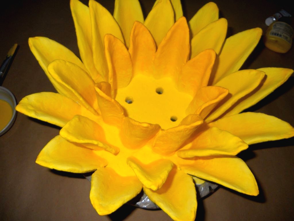 Клумба из цемента в форме лилии - фото 19