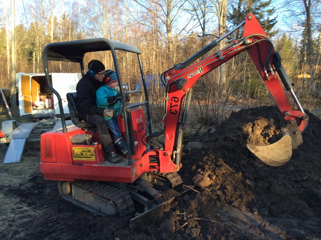 Строим теплицу из старых окон - фото 2