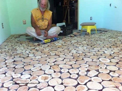 Наливной пол из круглых спилов дерева - фото 3