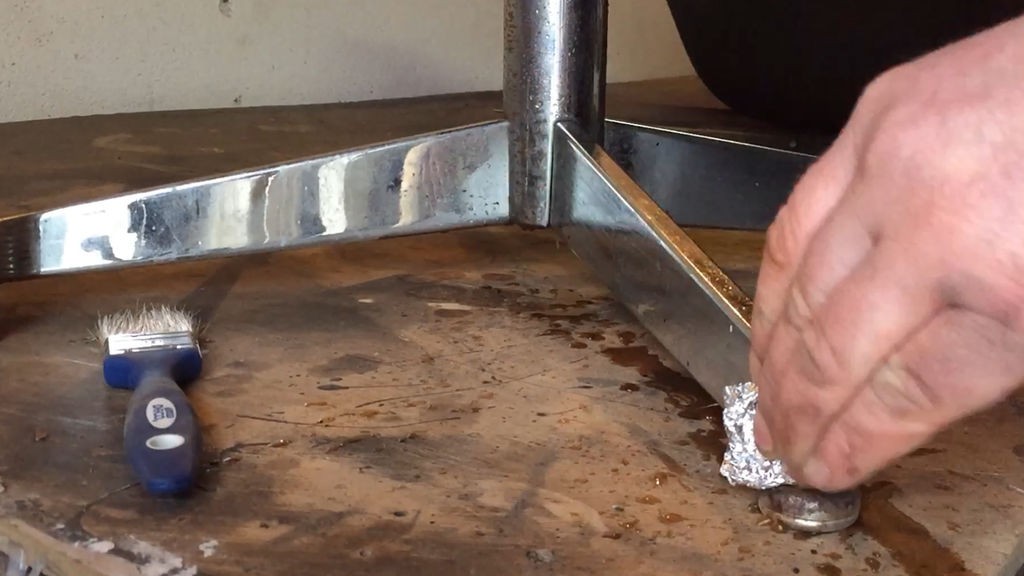 Необычное кресло из старой ванны - фото 19