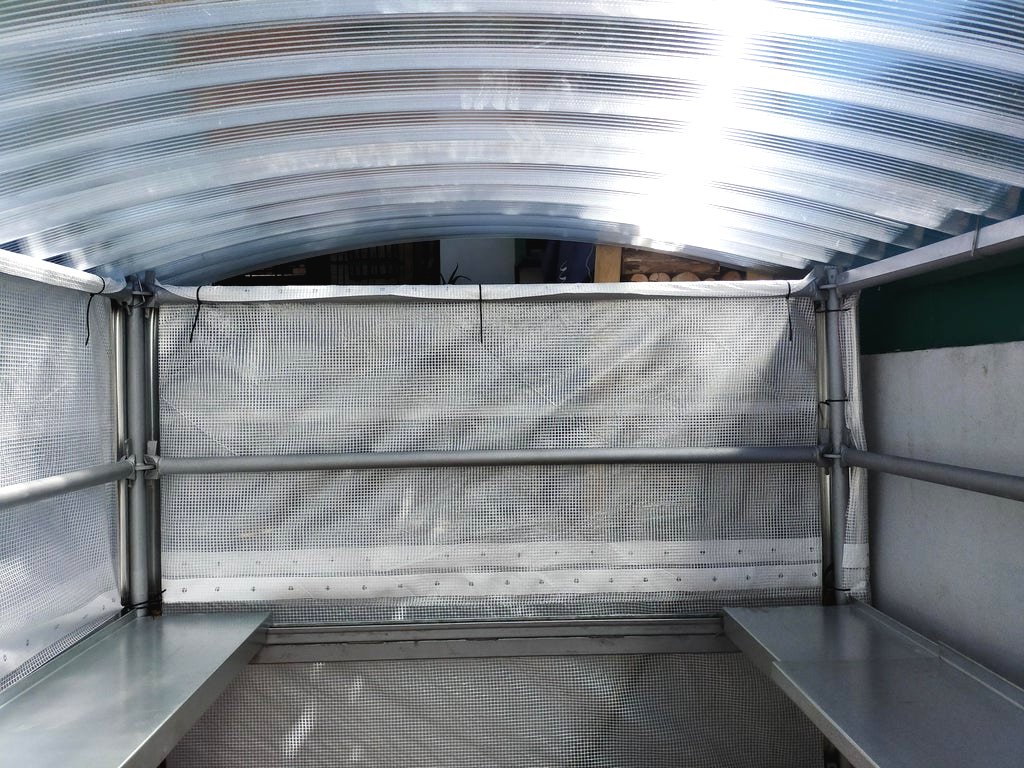 Теплица из строительных лесов - фото 4