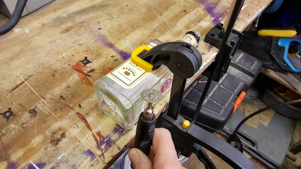 Люстра из велосипедного колеса и бутылок - фото 3