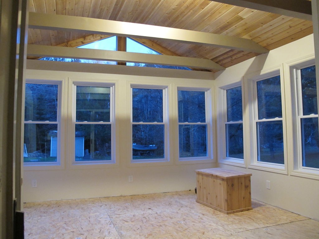 Закрытая солнечная веранда с дровяной печью - фото 33