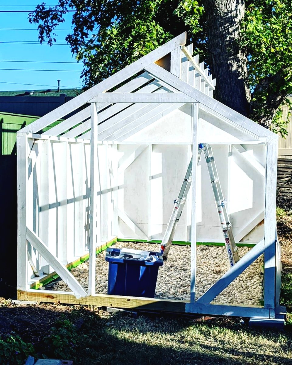 Теплица из деревянного каркаса и поликарбоната - фото 16