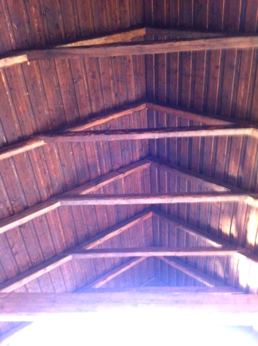 Необычный дом с видом на озеро - фото 21