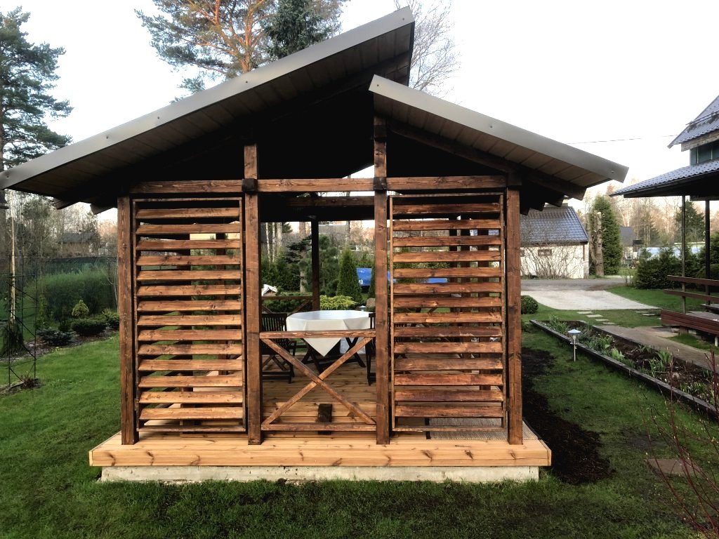 Необычная беседка из дерева - фото 4