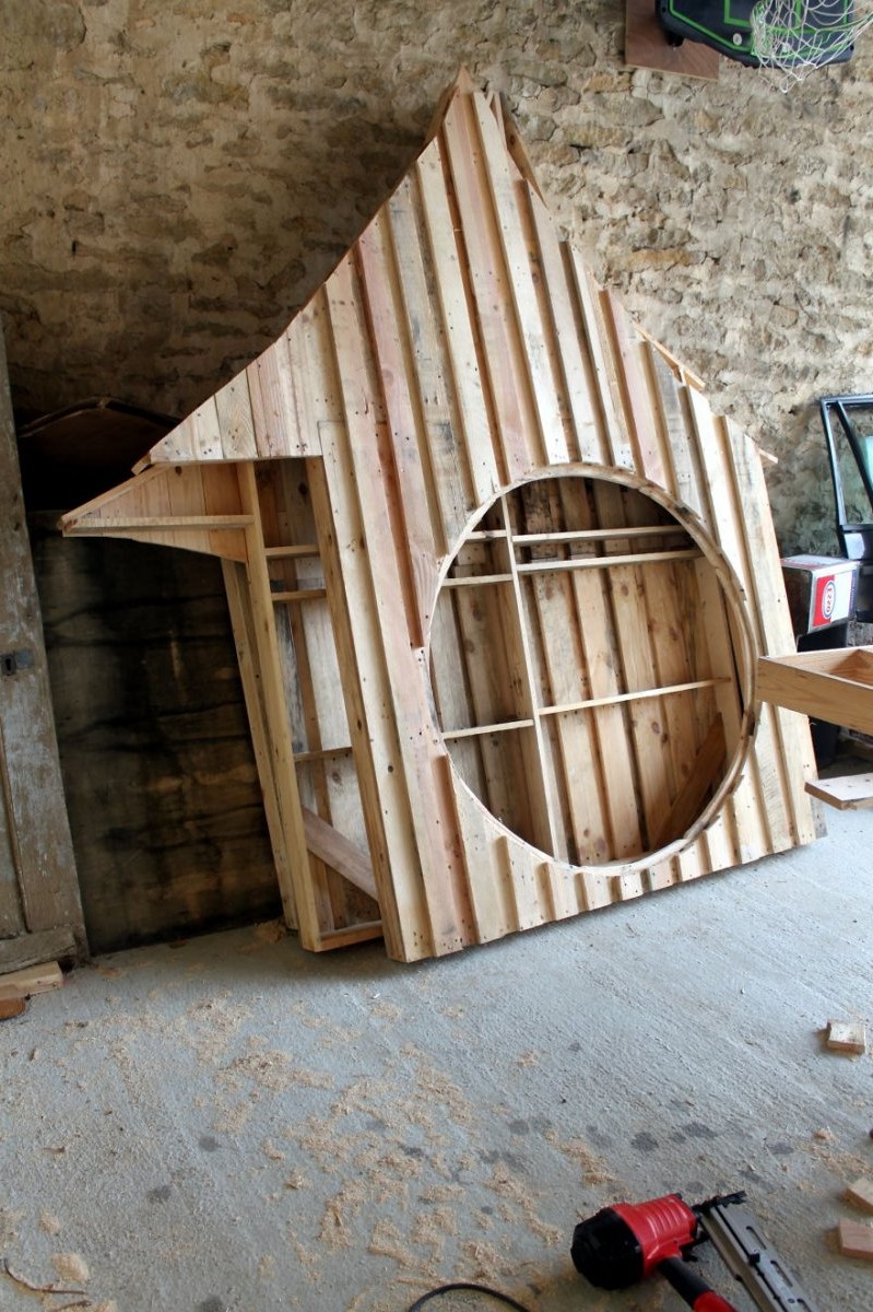 Детский домик из поддонов - фото 5