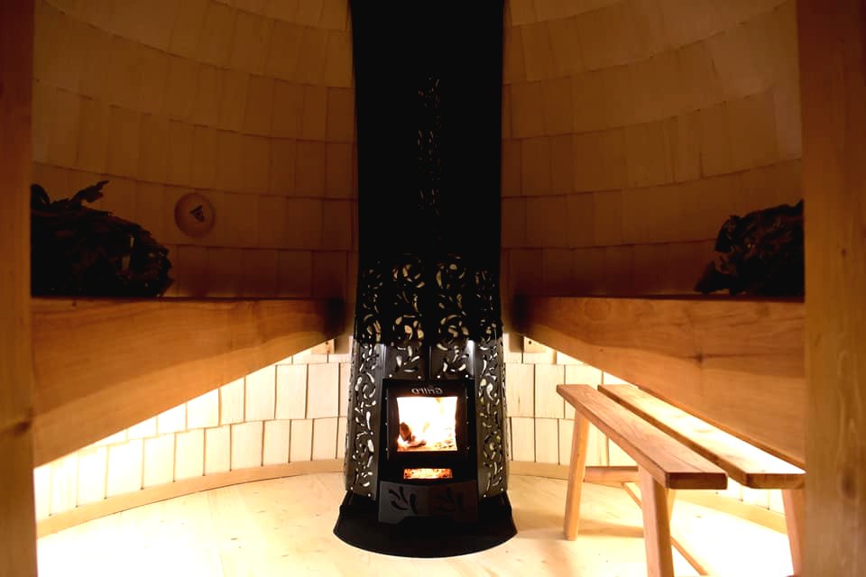 Оригинальная баня из дранки - фото 4