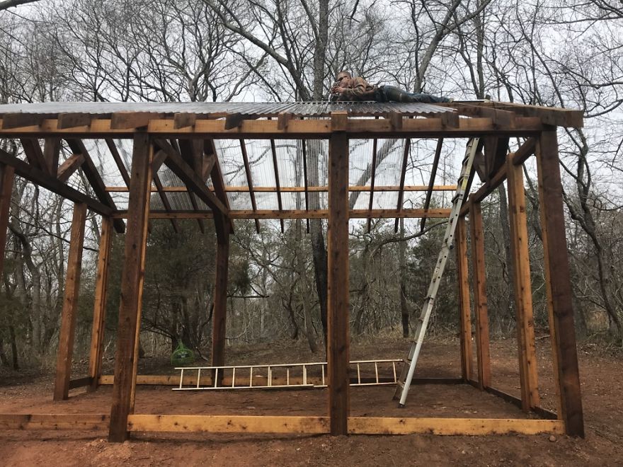 Удивительная оранжерея из старых окон - фото 11