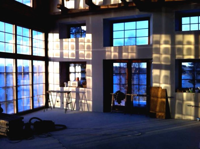 Необычный дом с видом на озеро - фото 22