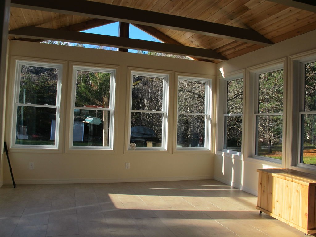 Закрытая солнечная веранда с дровяной печью - фото 34