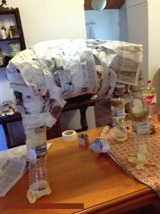 Удивительный жираф из пластиковых бутылок - фото 4